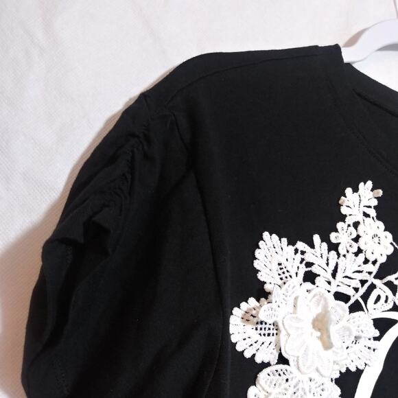 Francesca's June & Hudson Black Darling 3D Lace Floral Boxy Tee Size Small - Picture 6 of 9